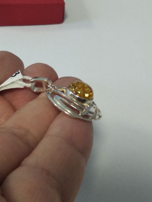 Srebrny wisiorek z bursztynem srebro 925