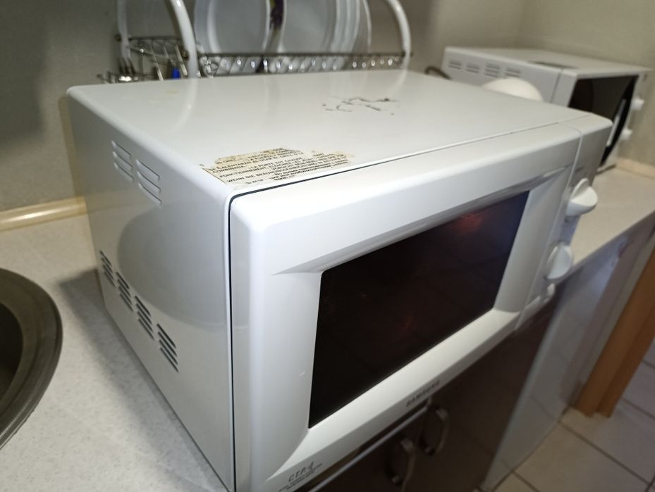 Мікрохвильовка SAMSUNG  CE2718 NR 750Вт, Гриль 1100Вт