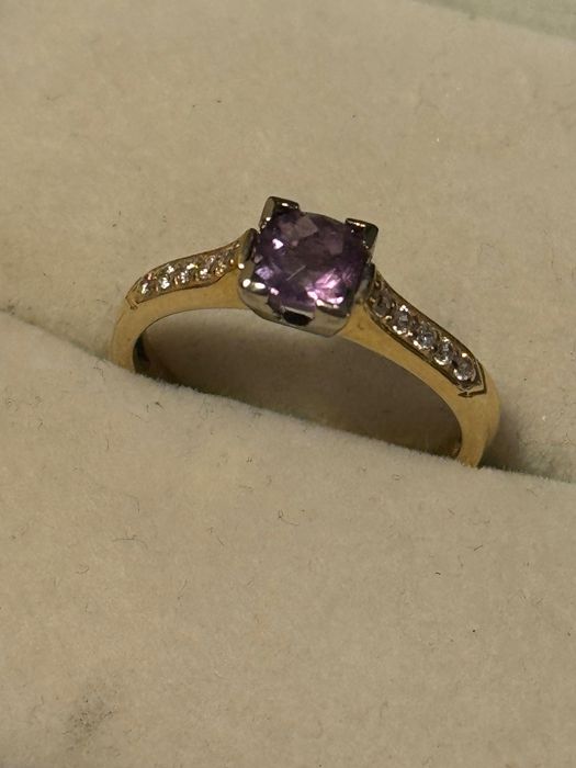Złoty pierścionek z ametystem