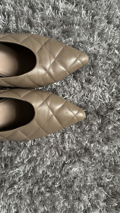 Стильні туфлі з відкритою пʼятою