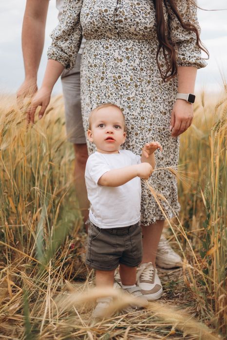 Сімейний фотограф вагітність, материнство, студійна зйомка відеограф