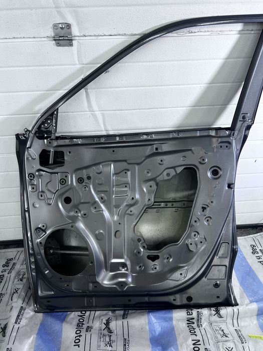 Дверь голая передняя правая Toyota Highlander 20-26   67001-0E171