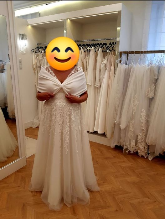 Sukienka ślubna z welonem