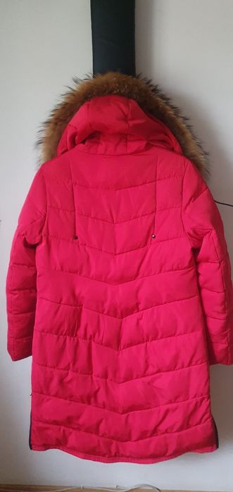 Пуховик женский. С капюшоном. Размер 44-46. В хорошем состоянии.