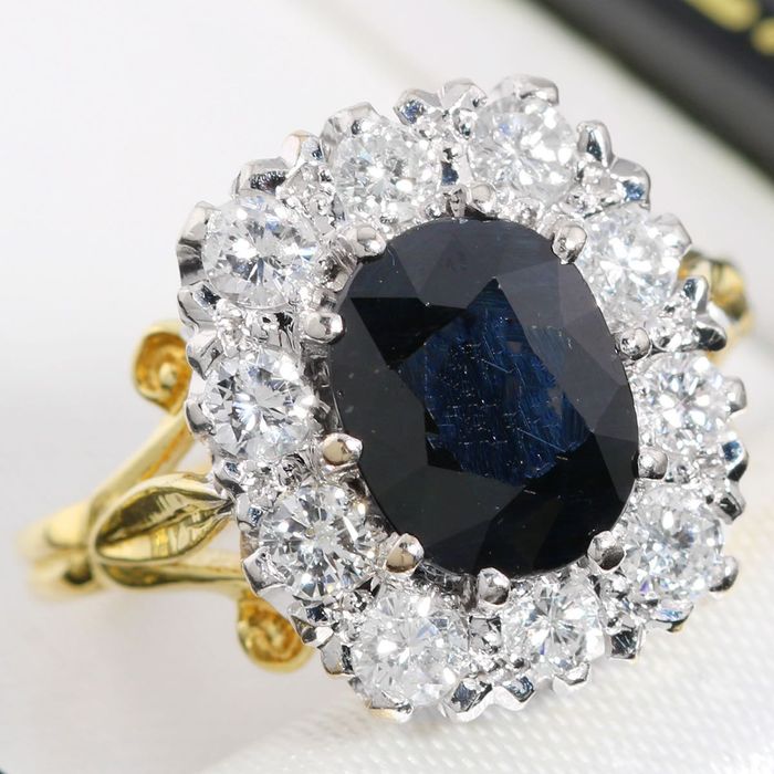 Złoty pierścionek z szafirem 1.90ct i brylantami 0.79ct Diana Style 18K