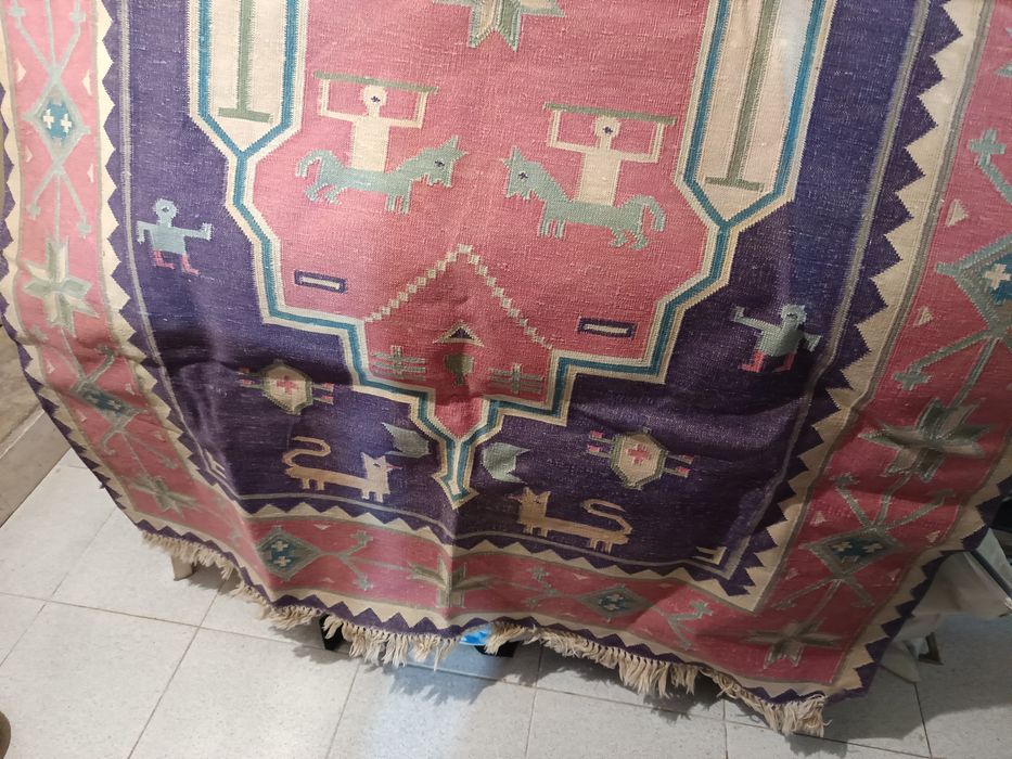Vendo um tapete de bom estado para a sala
