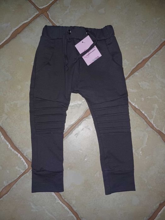 szare spodnie chłopięce, r. 128/134