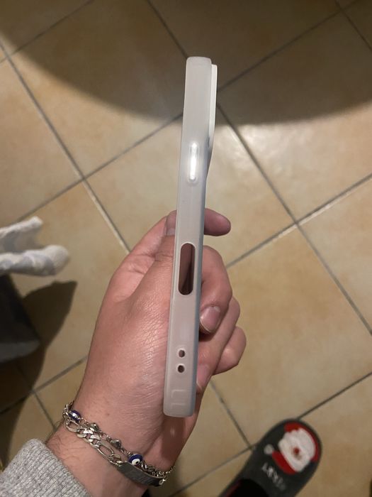 Capa iphone 16 pro com a personagem  goku dragon Ball