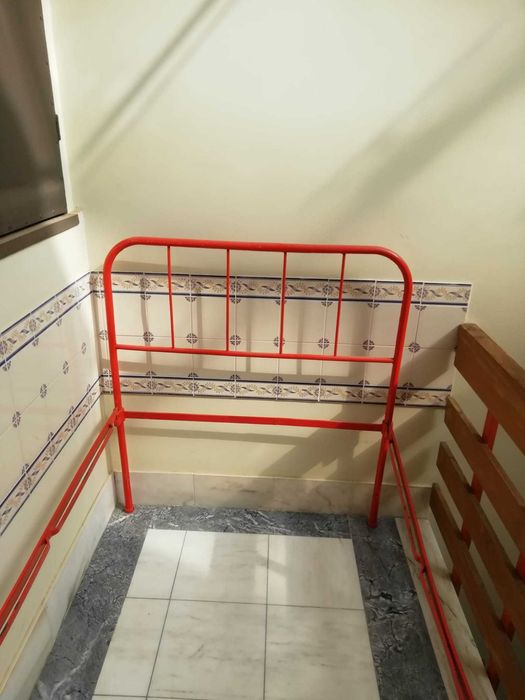 Mobília de quarto, artesanal, em ferro