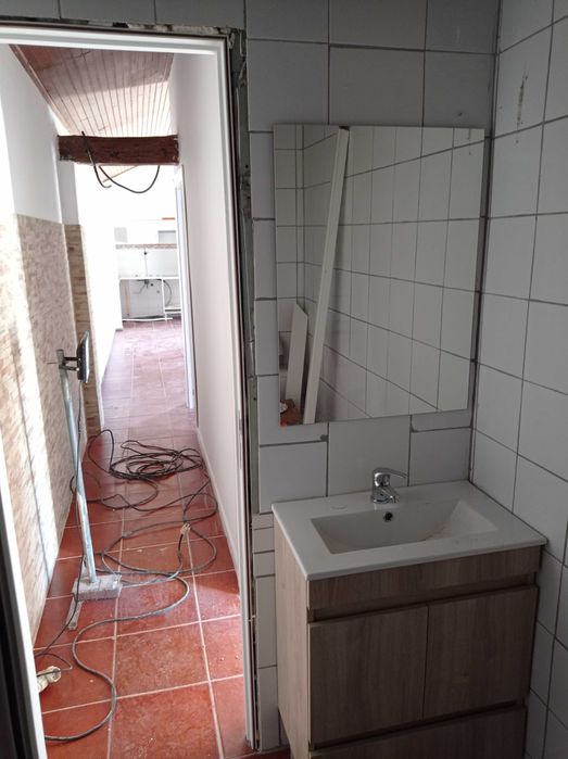 Casa T2 em quinta com outras casas