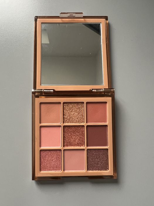 Paletka do makijażu Huda Beauty NUDE Medium