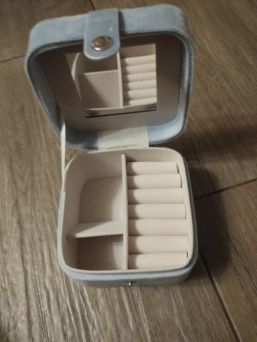 Szkatułka na biżuterię