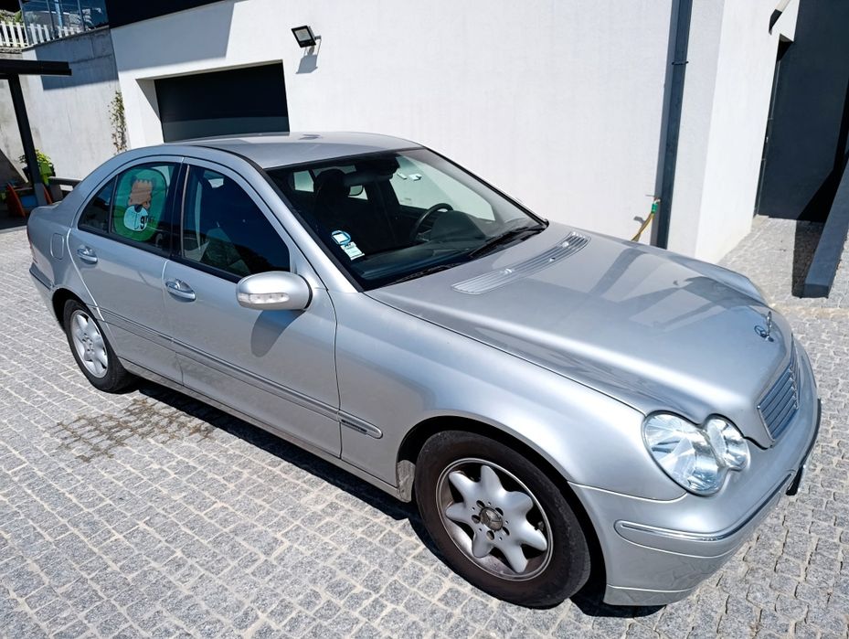 Mercedes-Benz C220 CDI Elegance (2001) – Apenas 219100 km – Mecânica Impecável