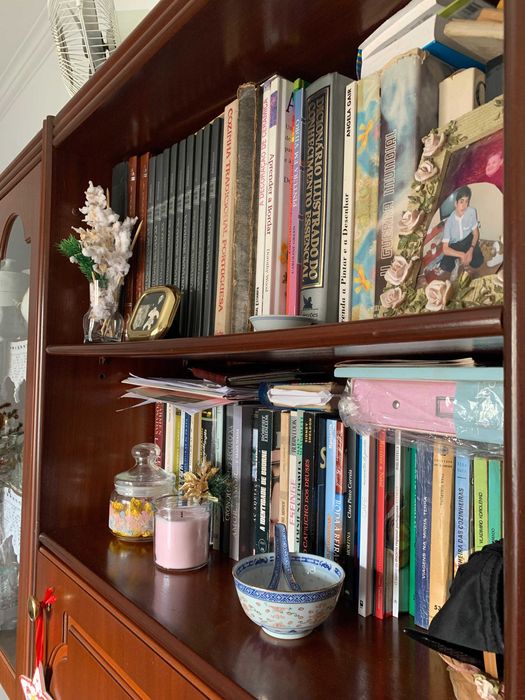 Estante com cristaleira de sala