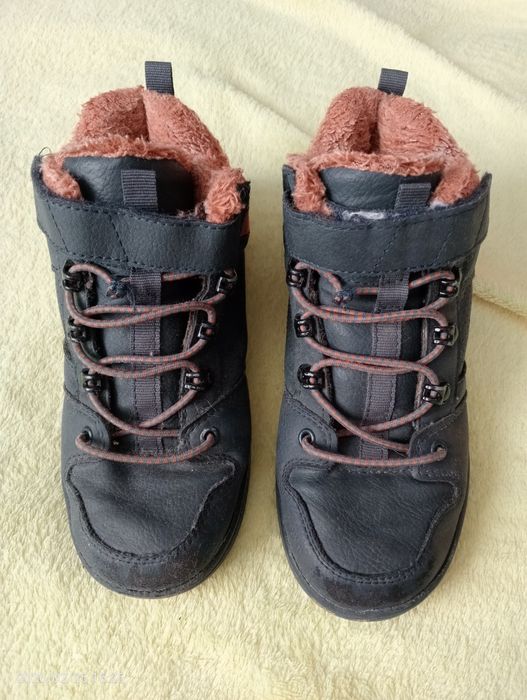 Різне взуття для хлопчиків