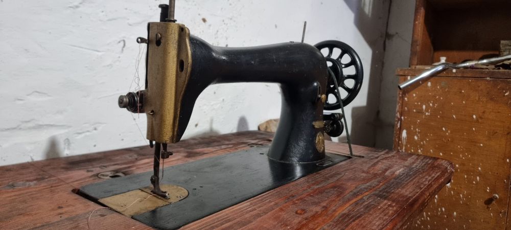 Швейна машина Singer