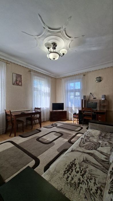 Продається будинок в центральній частині міста