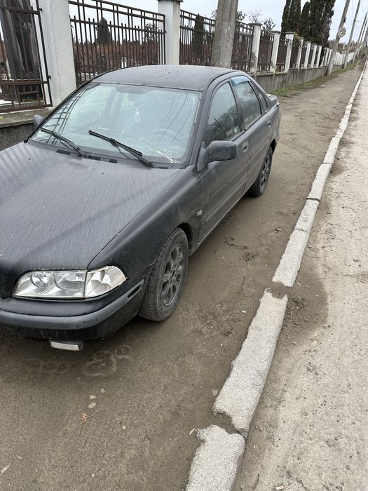 Вольво s40 під відновлення або на запчастини(по кусках не продається)