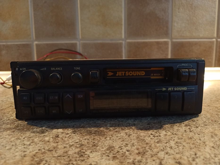 Radiomagnetofon  samochodowy do kolekcji.