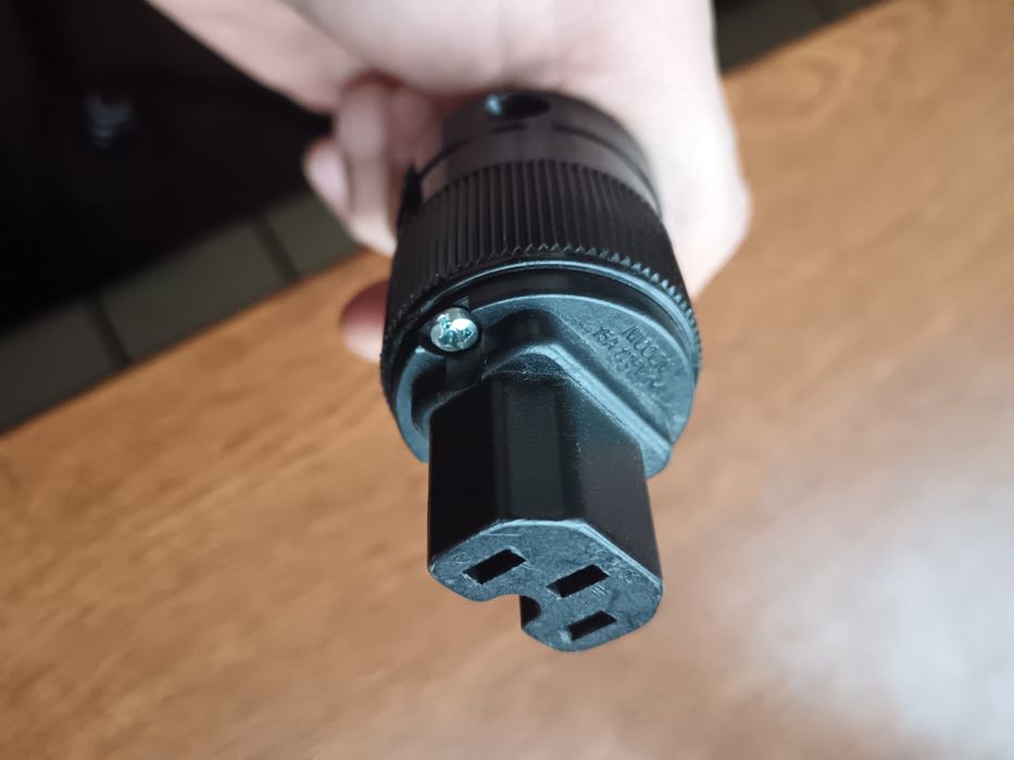 Продам сетевой кабель Magnan Signature