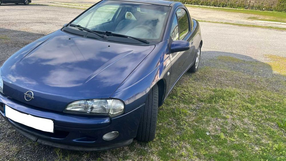 Opel tigra azul coupe