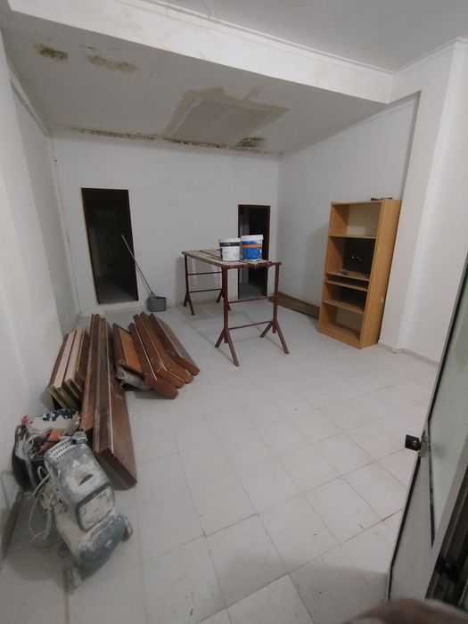 Armazém para alugar na Amadora/Brandoa. com 8m2, 10m2 e 20m2.  Com água e energia incluída.  Guardar ferramentas, móveis, trabalhos.  Apartir de 350€
