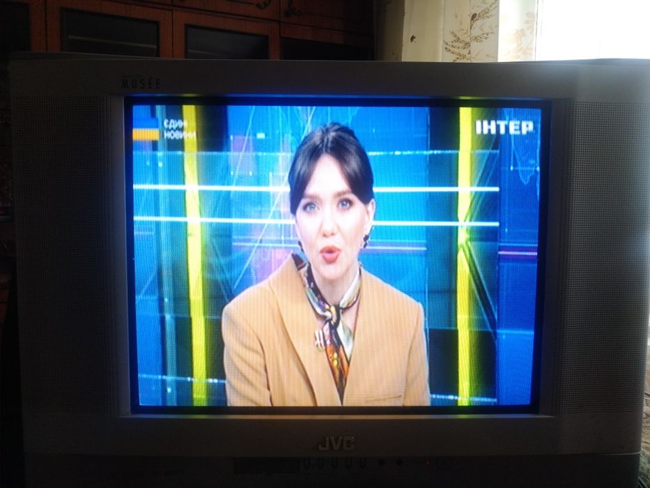 Телевизор JVC плоский экран