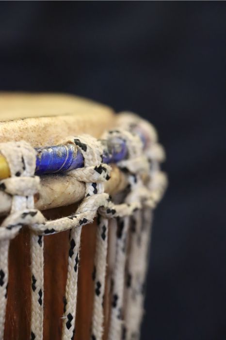 Djembé de origem angolana com mais de 40 anos