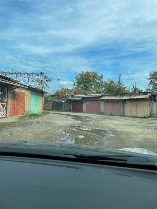 гараж в Росвигові