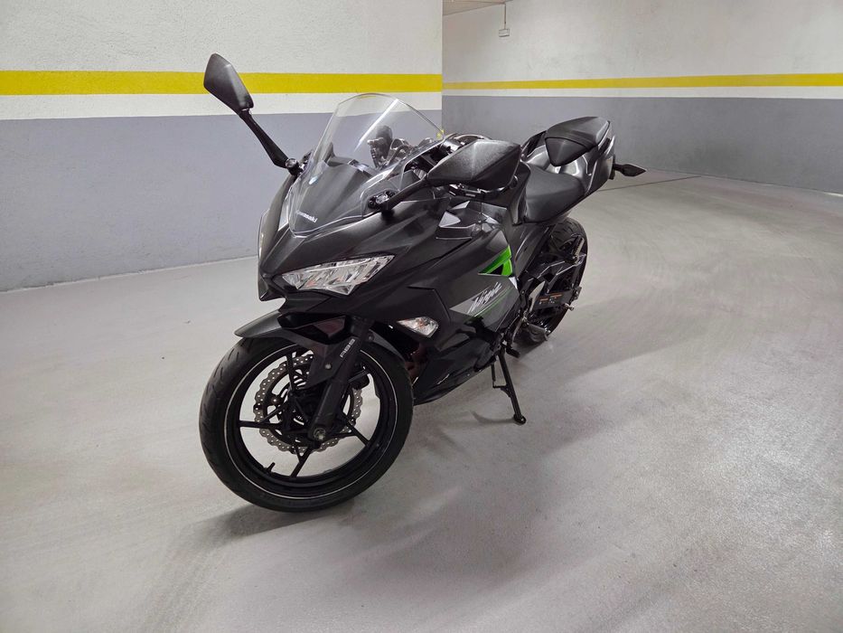 Kawasaki Ninja 400, 2023, 21000km e carta A2/34kW