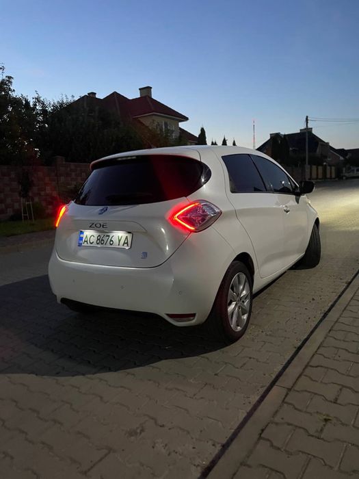 Оренда авто потижнево renault zoe 24kw