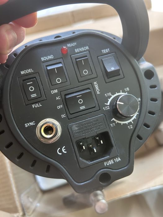 Lampa błyskowa Quadralite DP-600
