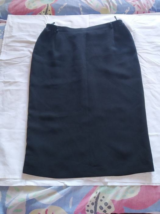 Черная строгая тонкая юбка