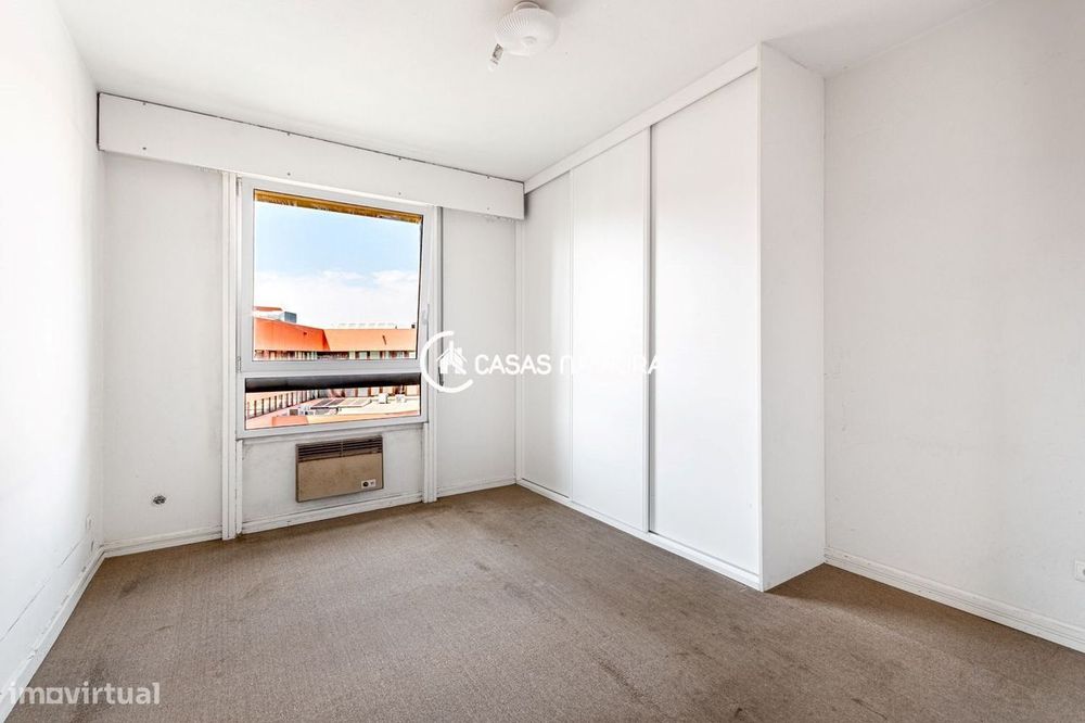 Apartamento T2 para renovação com vista mar  Alto da Barra, Oeiras