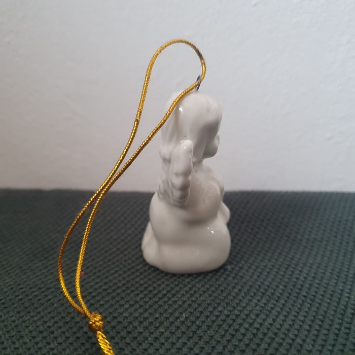 Ceramiczny aniołek z trąbką