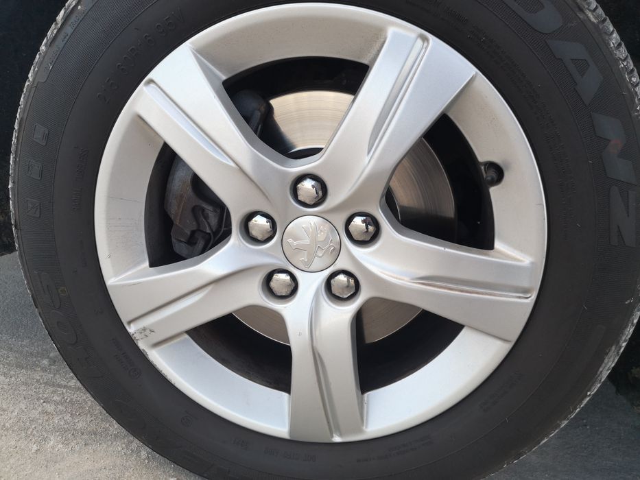 Troco jantes 16 originais Peugeot 5x108 com Pneus