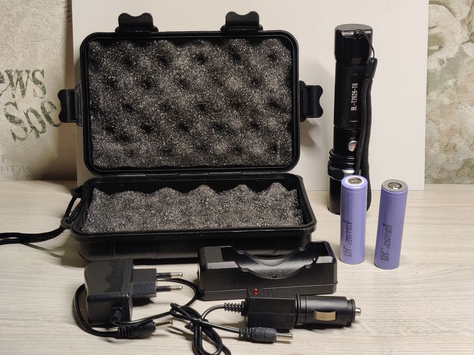 Мощный фонарь 3000К. с двумя аккумуляторами 18650 3000мАч  Фокус рег.