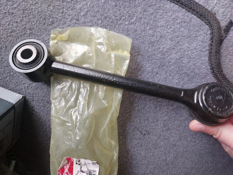 Важіль задньої підвіски поперечний Hyundai/KIA,