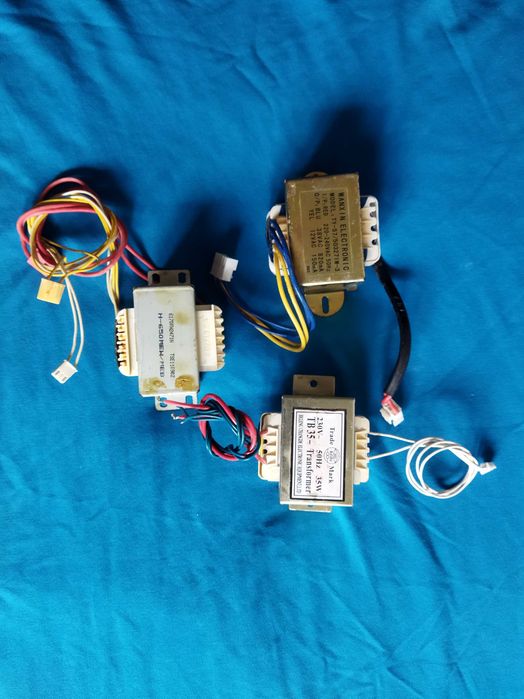 Трансформатор понижающий с 220V на 10-12-38V.