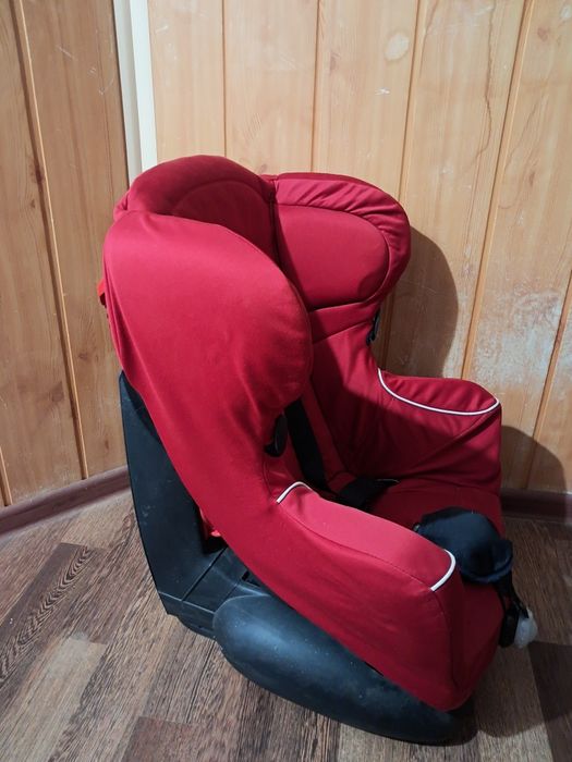 Дитяче автокрісло Bébé Confort Iseos T.T. (9–18 кг).