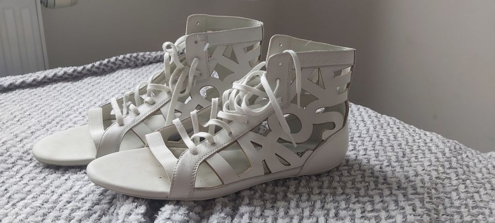 Nowe sandały rzymianki 40.5 białe Lacoste