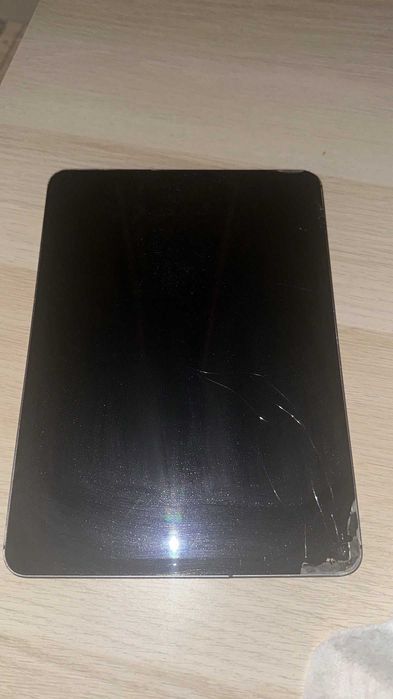 iPad Pro 11” 2018 256GB – Funciona 100% (ecrã partido)