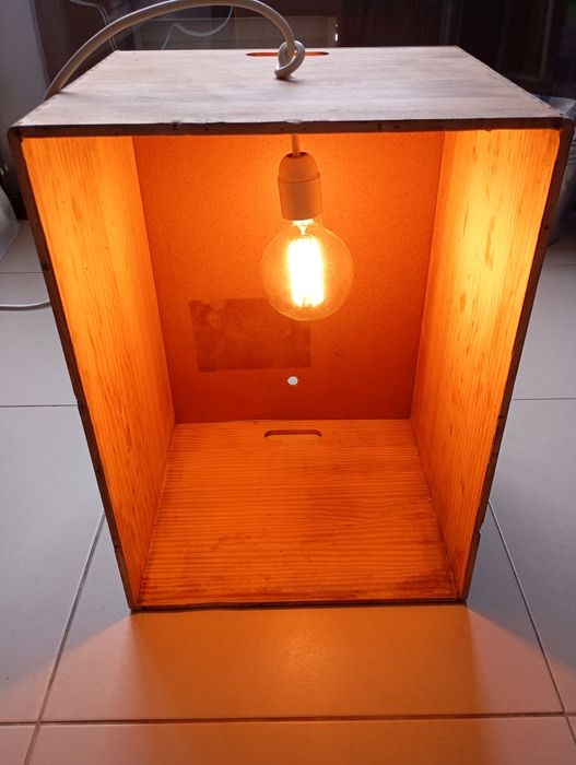 Mesa cabeceira/ arrumação outros