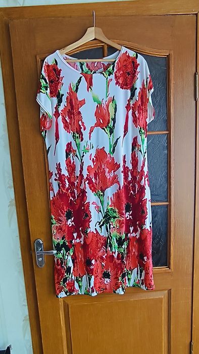 Продам женские платья
