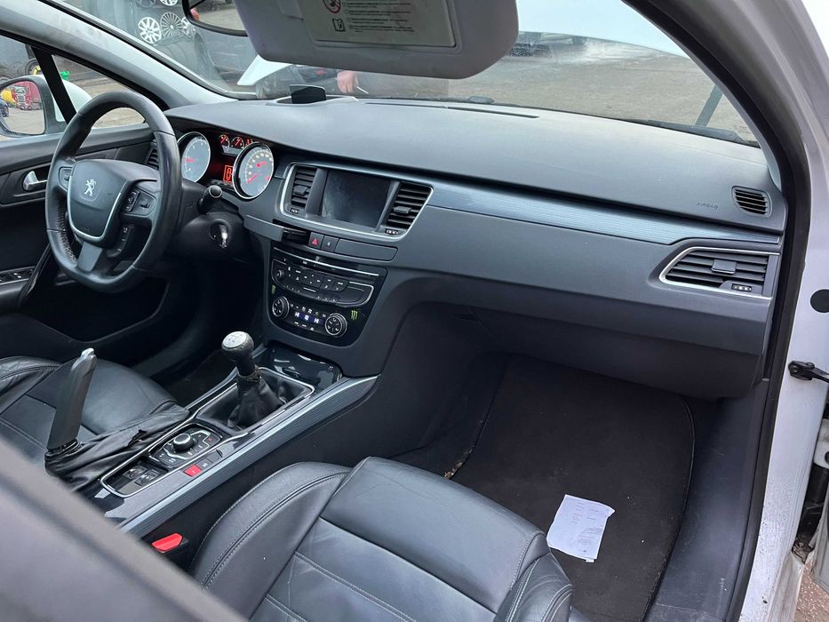 Podłokietnik skóra + tunel Peugeot 508 I