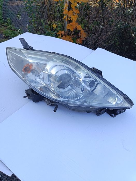 Lampa prawa przednia Mazda 5 Xenon