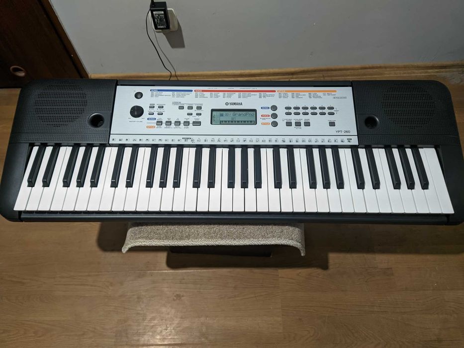 Yamaha YPT-260, stan bardzo dobry (jak nowy)