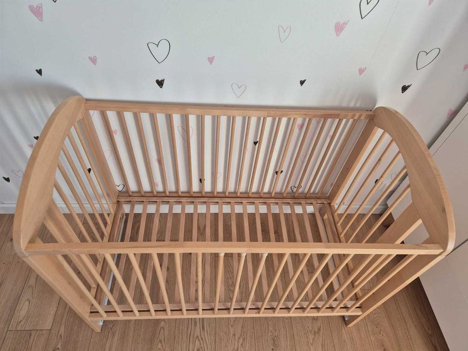 Drewniane łóżeczko dziecięce