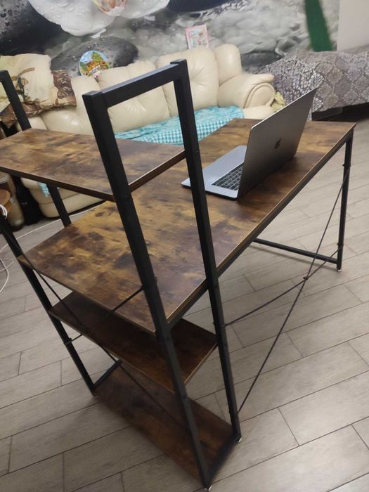 Письмовий компьютерний стіл з полками. Новий