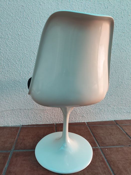 Vendo 6 cadeiras modelo Tulipe